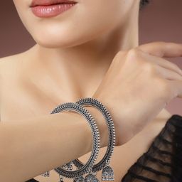 NVR Women Set of 2 Silver-Toned German Silver Oxidised Bangle-image-4