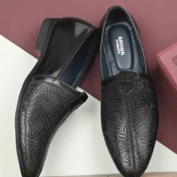 Anouk Men Textured Lightweight Mojaris-image-21