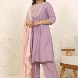 Janasya Plus Size Ethnic Motifs Regular Thread Work Kurta with Palazzos & Dupatta image 3