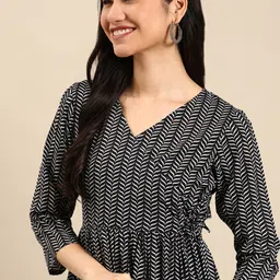 SHOWOFF Women Navy Blue Geometric Printed Kurta-image-44