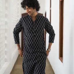 Shasak Geometric Printed Mandarin Collar Straight Kurta-10