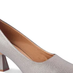 SHUZ TOUCH Textured Pointed Toe Block Heeled Pumps image 5