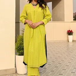 Bunaai Self-Design V-Neck Tunic & Trousers Co-Ords-image-17