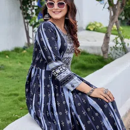 ARADHNA Women Paisley Printed Thread Work Anarkali Kurta-picture-11