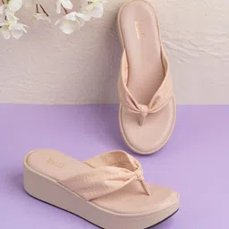 Inc 5 Women Textured Flatform Sandals with Bows-13