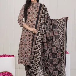 Gs Fashions Women Pure Cotton Kurta with Trousers & With Dupatta-43