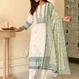 DIVASTRI Floral Printed Sweetheart Neck Straight Kurta With Trousers & Dupatta-picture-14