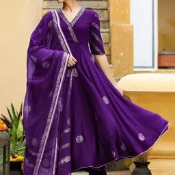 Anni Designer Floral Printed V-Neck Thread Work Anarkali Kurta And Trouser With Dupatta-picture-29