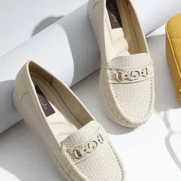 VALIOSAA Women Woven Design Loafers-13