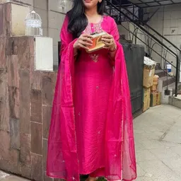 JAPNAAM Women Floral Embroidered Kurta with Trousers & Dupatta-56