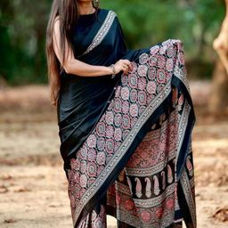 HERE&NOW Printed Satin Saree-picture-5