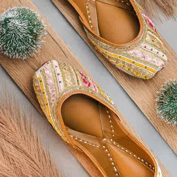 NR By Nidhi Rathi Women Embellished Ethnic Mojaris with Embroidered Flats-image-89