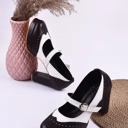 THE WHITE POLE Colourblocked Platform Heel Pumps-40