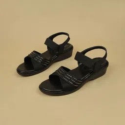 Ozuri Textured Block Sandals image 3
