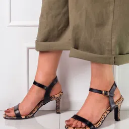 Monrow Printed Kitten Heels-32