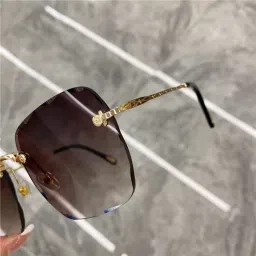 the magnifique Gradient, UV Protection Rectangular Sunglasses (Free Size) image 2