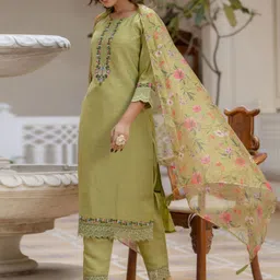 VredeVogel Floral Yoke Design Regular Thread Work Kurta with Trousers & Dupatta image 3