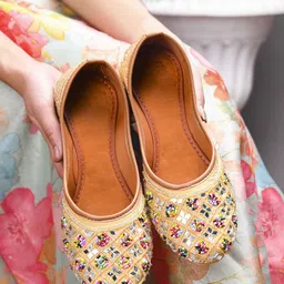 VANIYA SHOES Women Ethnic Fashion Flats-image-36