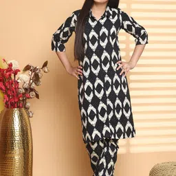 Bholukart Girls Geometric Printed Spread Collar Straight Kurta With Trousers-picture-11