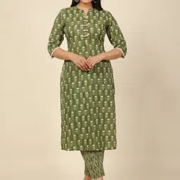 Aramya Women Floral Printed Regular Beads and Stones Pure Cotton Kurta with Trousers-35