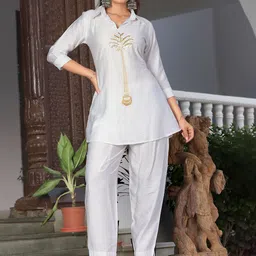 OH MI DIOS Embellished Collar Neck Top With Trousers Co-Ords-image-80