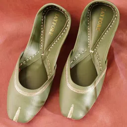 JAYPORE Women Round Toe Mojaris Flats-46