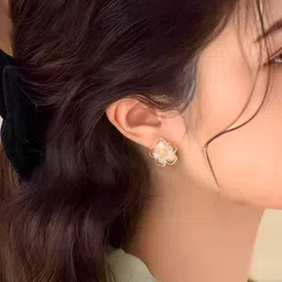 COOLWOOL Korean Gold-Plated Artificial Beaded Flower Shaped Studs image 4
