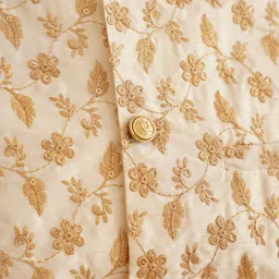 SOJANYA Men Regular Thread Work Kurta with Churidar image 4