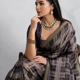 100 Dreams Women Checked Zari Saree-picture-21