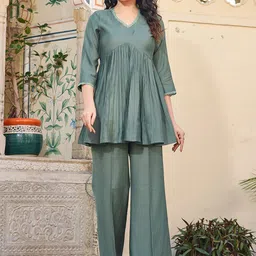 VIBE VISION V-Neck Pleated Tunic With Trousers-22