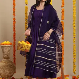 DIVASTRI U-Neck Empire Style Anarkali Kurta With Trousers And Dupatta-image-67