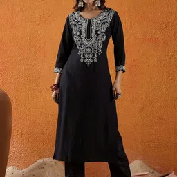 Indo Era Paisley Yoke Design Notch Neck Thread Work Straight Kurta-picture-37