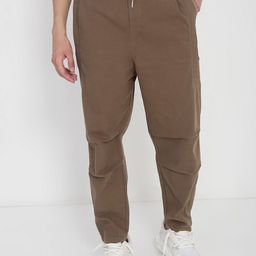 SHOWOFFFF Men Tapered Fit Low-Rise Pleated Trousers-image-15