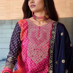 DIVASTRI Bandhani Sequinned Embroidered Round Neck Kurta with Trousers & Dupatta image 2