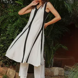 QISSA Women Colourblocked Kurta with Trousers & Cotton Blend-picture-14