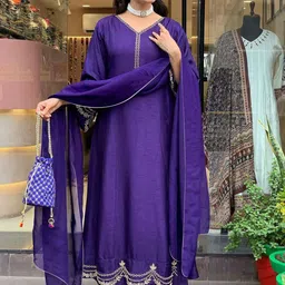 DIVASTRI Geometric Yoke Design V-Neck Thread Work A-Line Kurta With Trousers & Dupatta-6