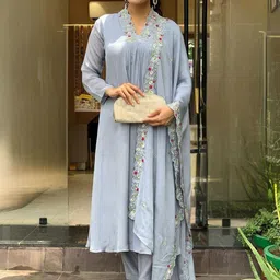 KALINI Women Floral Embroidered Empire Thread Work Kurta with Trousers & With Dupatta-15