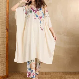 LABEL AARNA Printed V-Neck Top With Trousers Co-Ords-picture-16