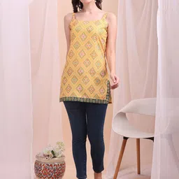 Ahalyaa Women Ethnic Motifs Printed Square Neck Straight Kurti-image-95