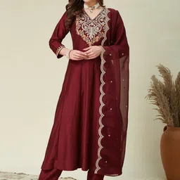 MOKOSH Floral Yoke Design Sequinned V-Neck Panelled Anarkali Kurta With Trousers & Dupatta-image-90