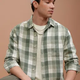HIGHLANDER Men Boxy Fit Cutaway Collar Gingham Checked Cotton Casual Shirt-image-30
