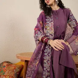 VredeVogel Women Regular Kurta with Trousers & With Dupatta-picture-17