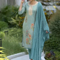 BE IN TEXO FAB Women Floral Printed Regular Thread Work Kurta with Trousers & With Dupatta-54