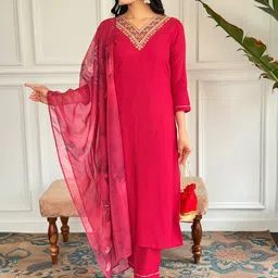 HERE&NOW Floral Yoke Design V-Neck Thread Work Straight Kurta With Trousers & Dupatta image 2