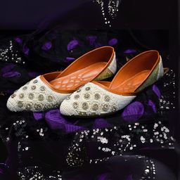 YASSIO Women Ethnic Embellished Mojaris Pointed Toe Flats-image-33