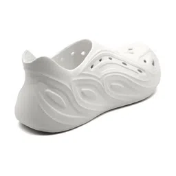 Svaar Men Self Design Clogs image 4