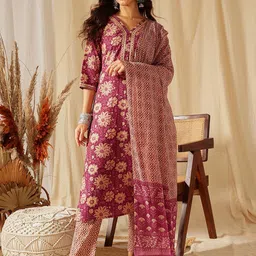 Ginni Arora Label Women Floral Printed Regular Pure Cotton Kurta with Trousers & With Dupatta-image-17