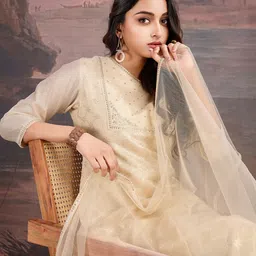 House of Pataudi Ethnic Motif Woven Design Sequinned Jacquard Kurta & Trouser With Dupatta image 2