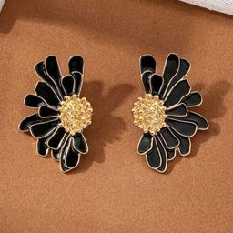 Bling Queen Stainless Steel Gold-Plated Floral Shaped Studs-32