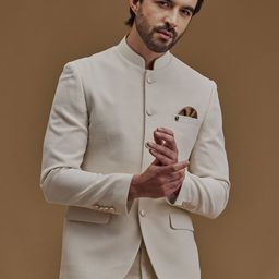Neumen Men Solid Mandarin Collar Bandhgala Sherwani Set-picture-4